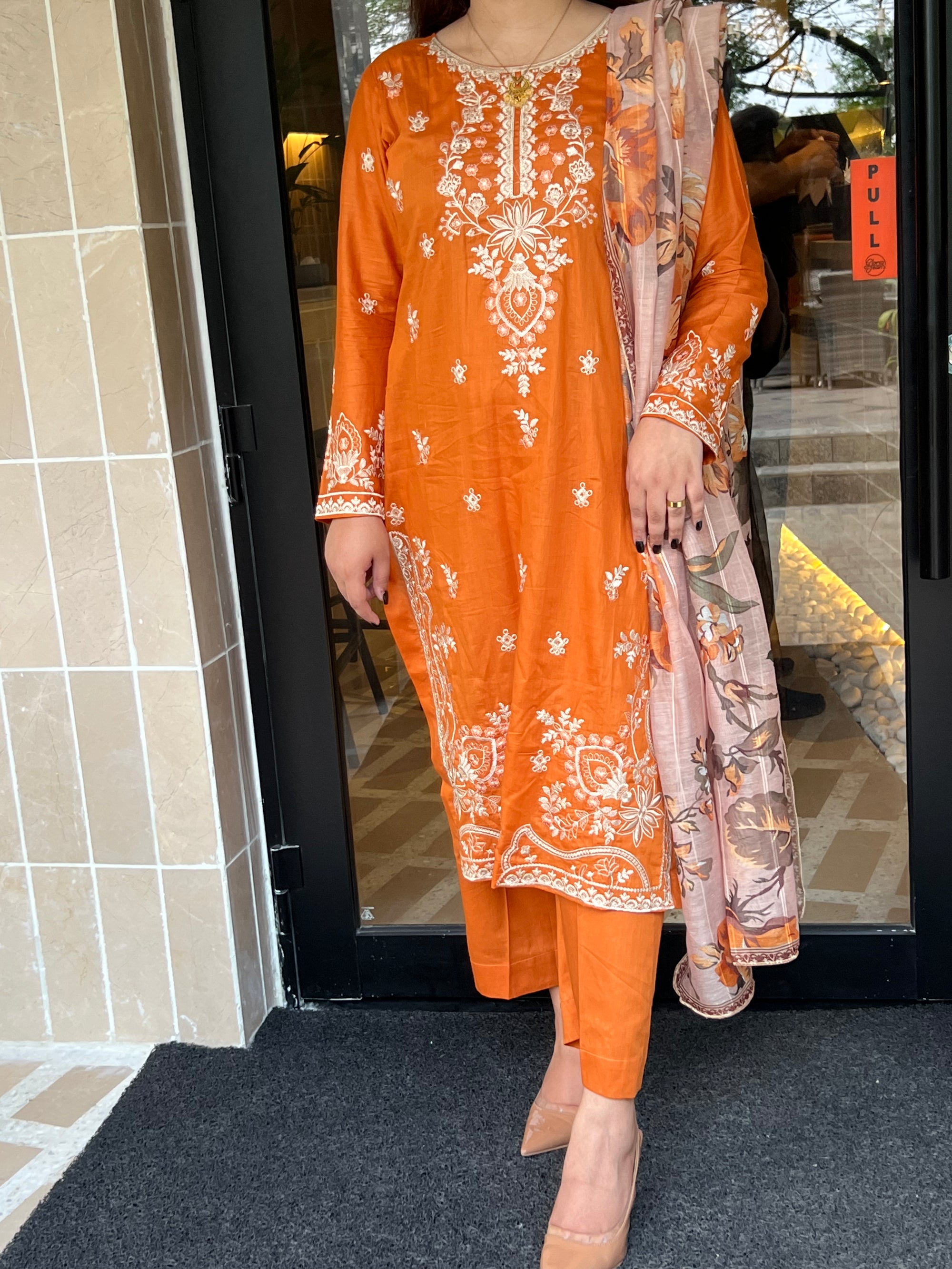 Grace S842-Embroidered 3PC Lawn Dress with Printed Munar Dupatta.