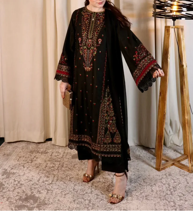 Grace Z105- Stitched Embroidered 3pc Lawn Dress With Embroidered Chiffon Dupatta.
