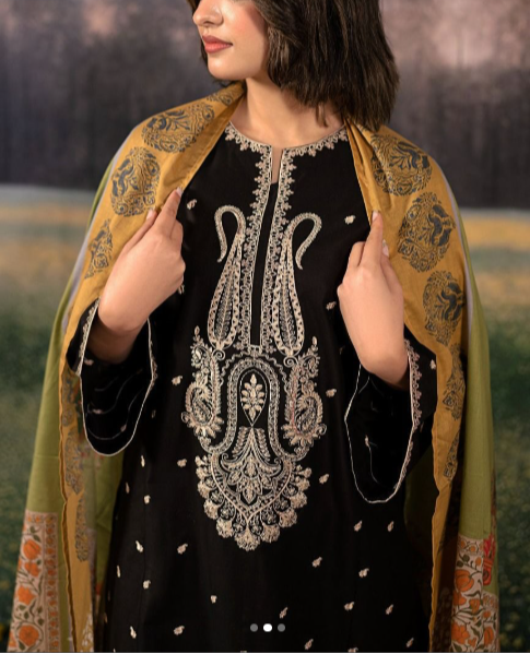Grace S1126-Embroidered 3pc Lawn Dress With Printed Munar Dupatta.