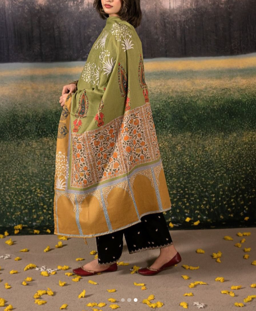 Grace S1126-Embroidered 3pc Lawn Dress With Printed Munar Dupatta.