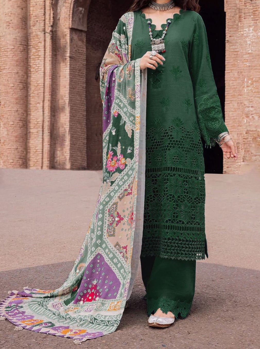 Grace S607-Embroidered 3PC Chickan Lawn with Printed Munar dupatta.