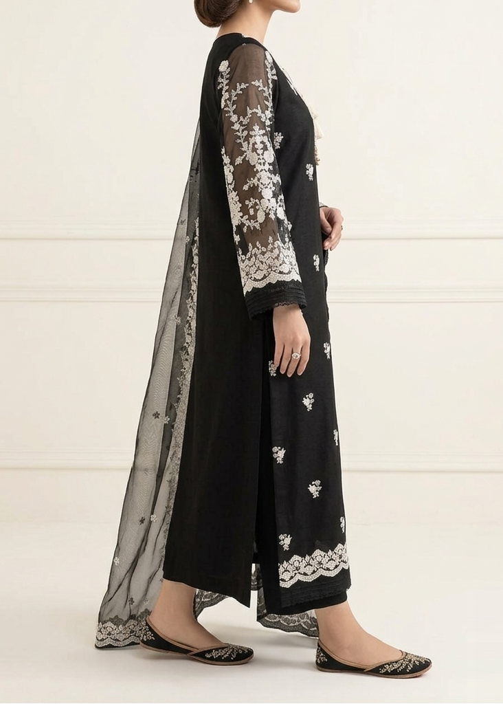 Grace S807-Embroidered 3pc organza dress with Embroidered organza duppata.