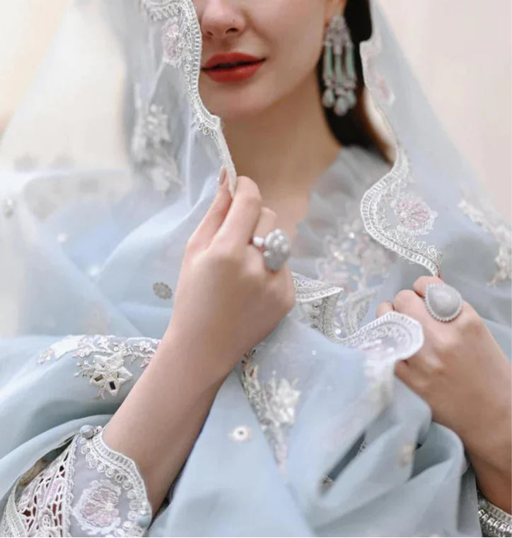 Grace S1150-Embroidered 3pc Lawn Dress With Embroidered Organza Dupatta.