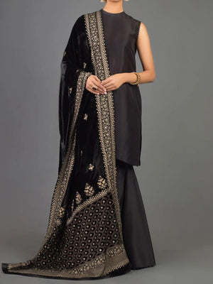 Sarinnah Premium D85-Embroided Fine quality Velvet shawl.