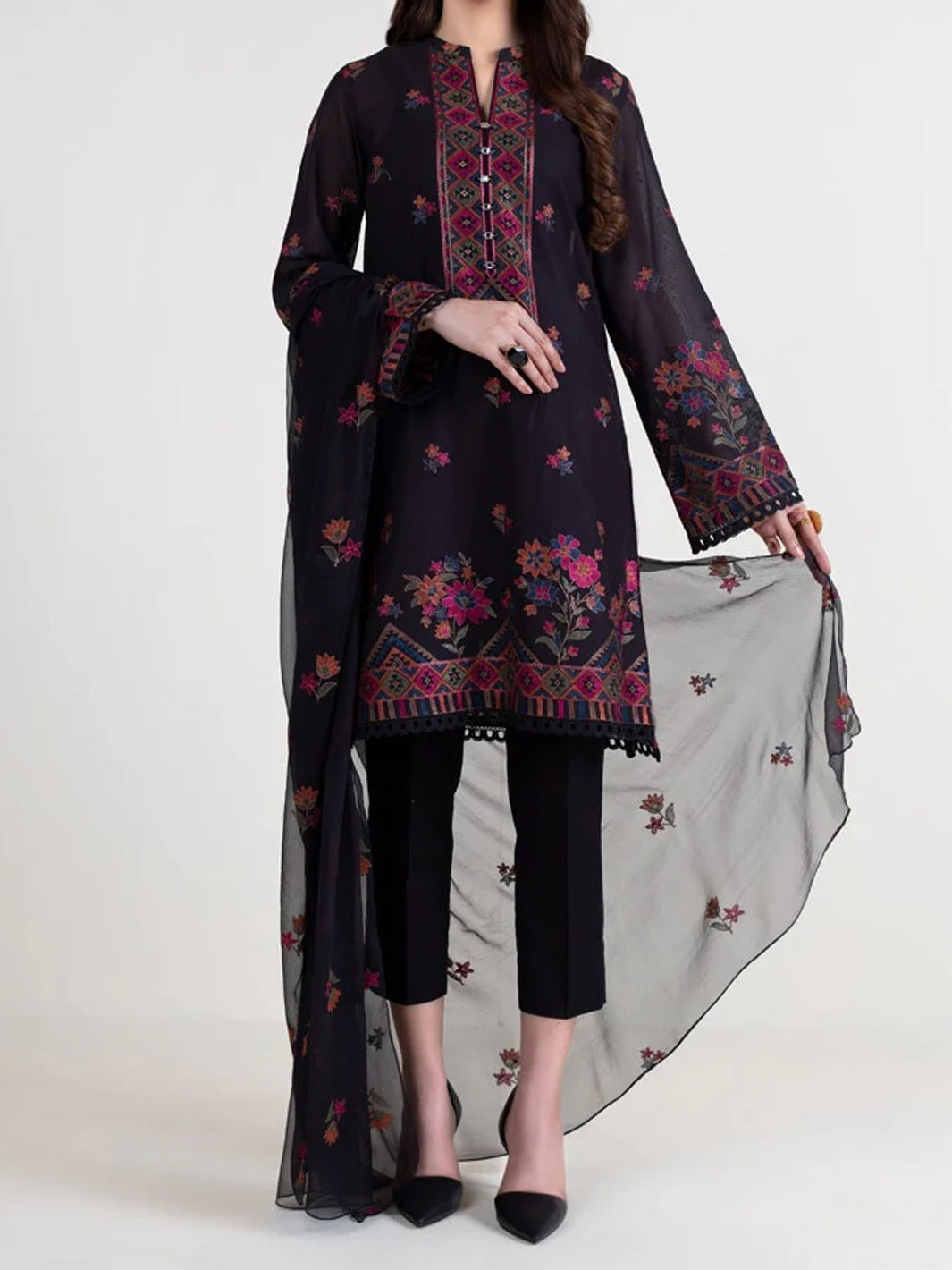 Grace W203-Embroidered 3pc marina dress with Embroidered chiffon dupatta.