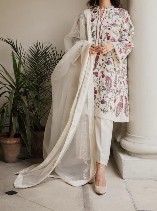 Grace S602-Embroidered 3pc lawn dress with embroidered Cotton net dupatta.