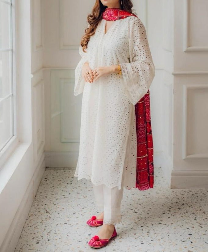Grace S605-Embroidered 3PC Chickan Lawn with Printed Munar  dupatta.