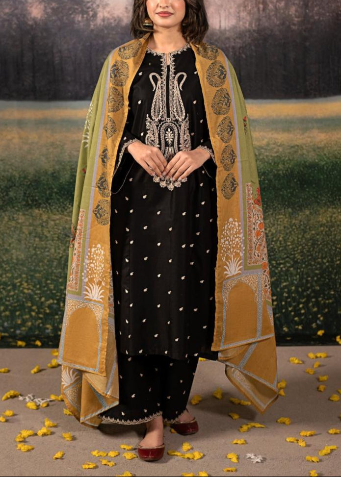 Grace S1126-Embroidered 3pc Lawn Dress With Printed Munar Dupatta.