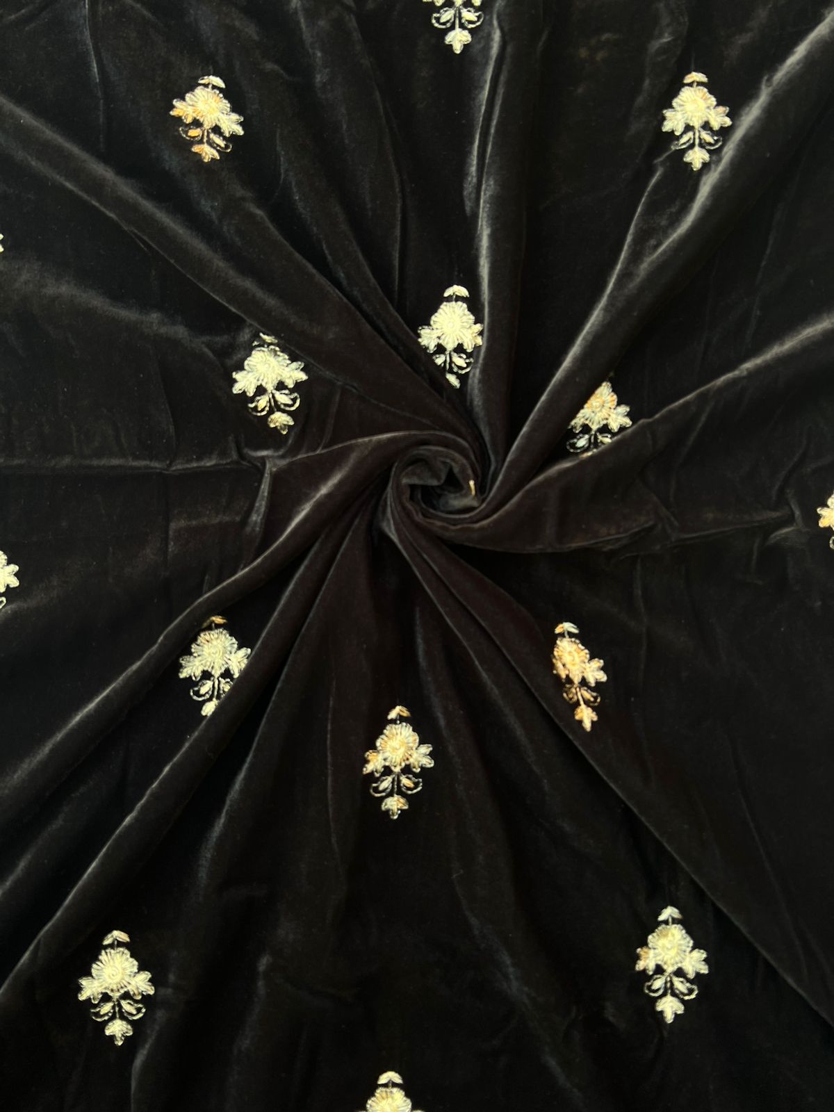 Sarinnah Premium D85-Embroided Fine quality Velvet shawl.