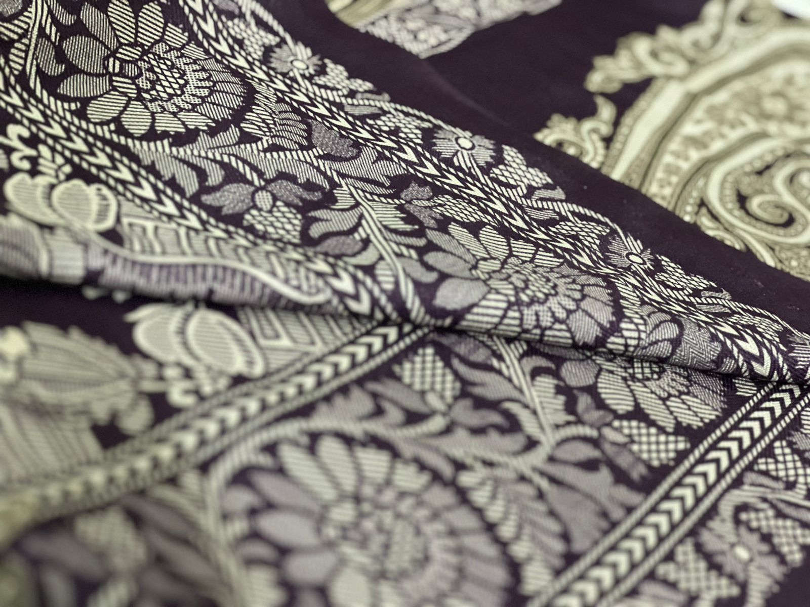 002-Printed Pashmina Shawl.