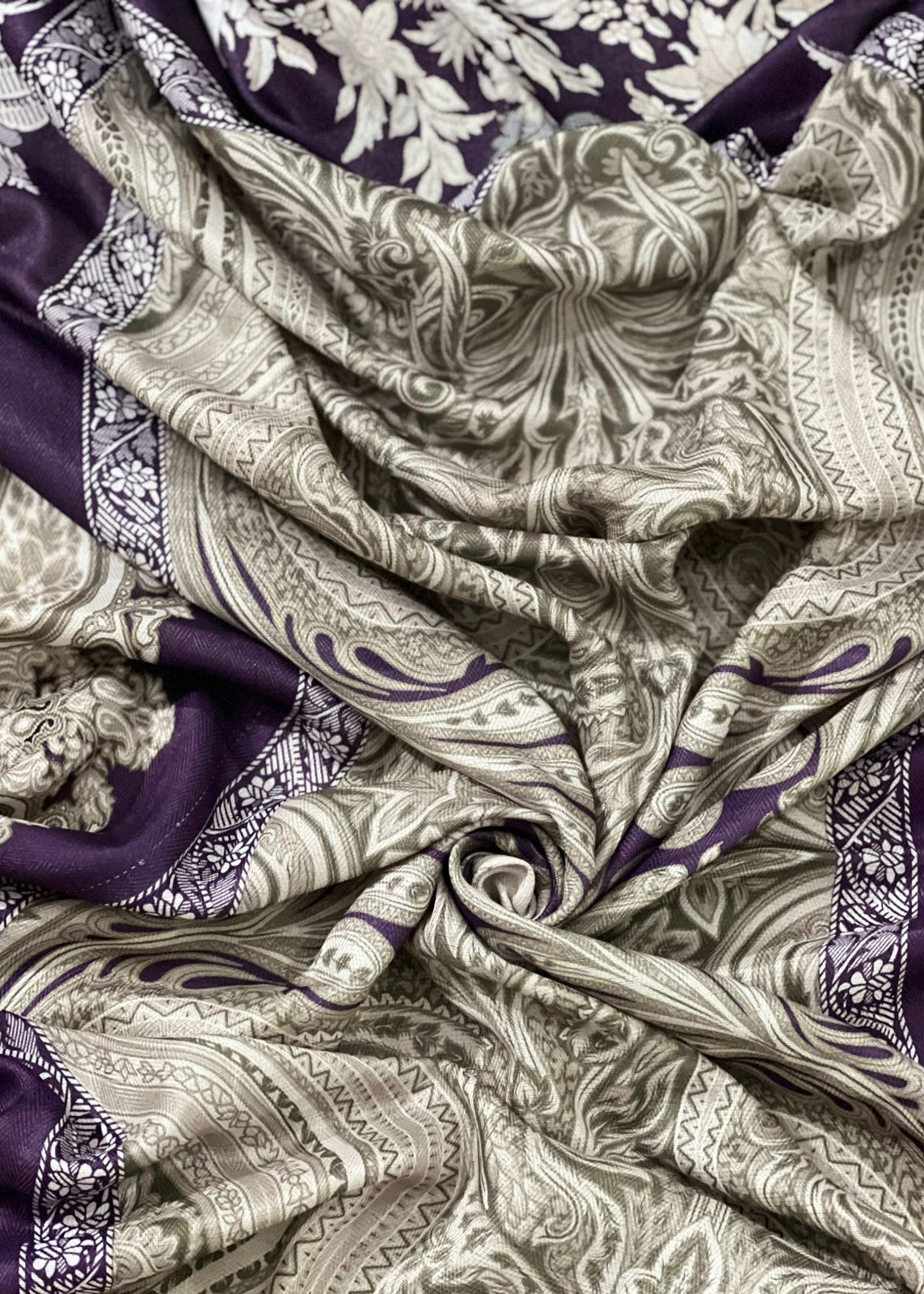 002-Printed Pashmina Shawl.