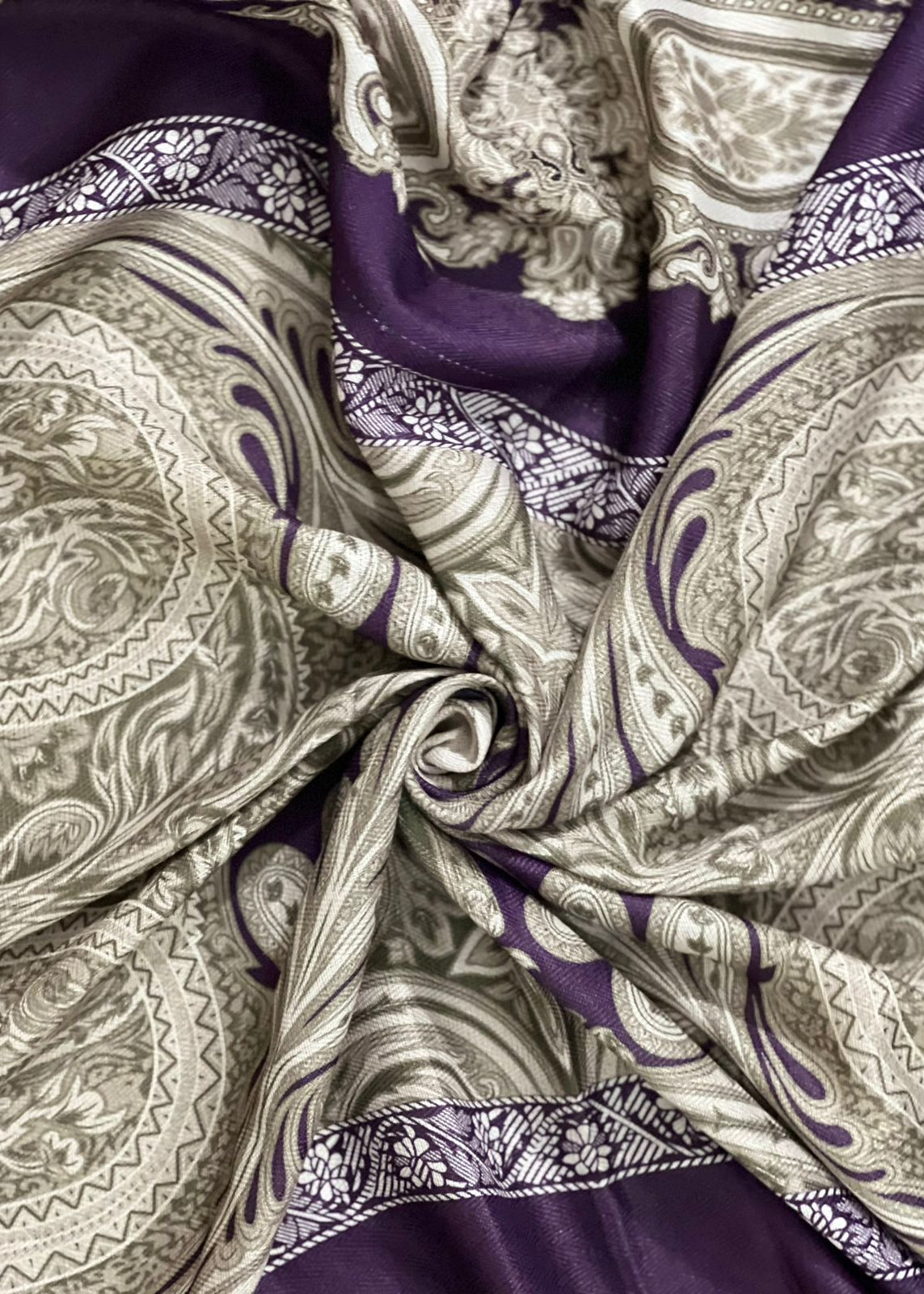 002-Printed Pashmina Shawl.