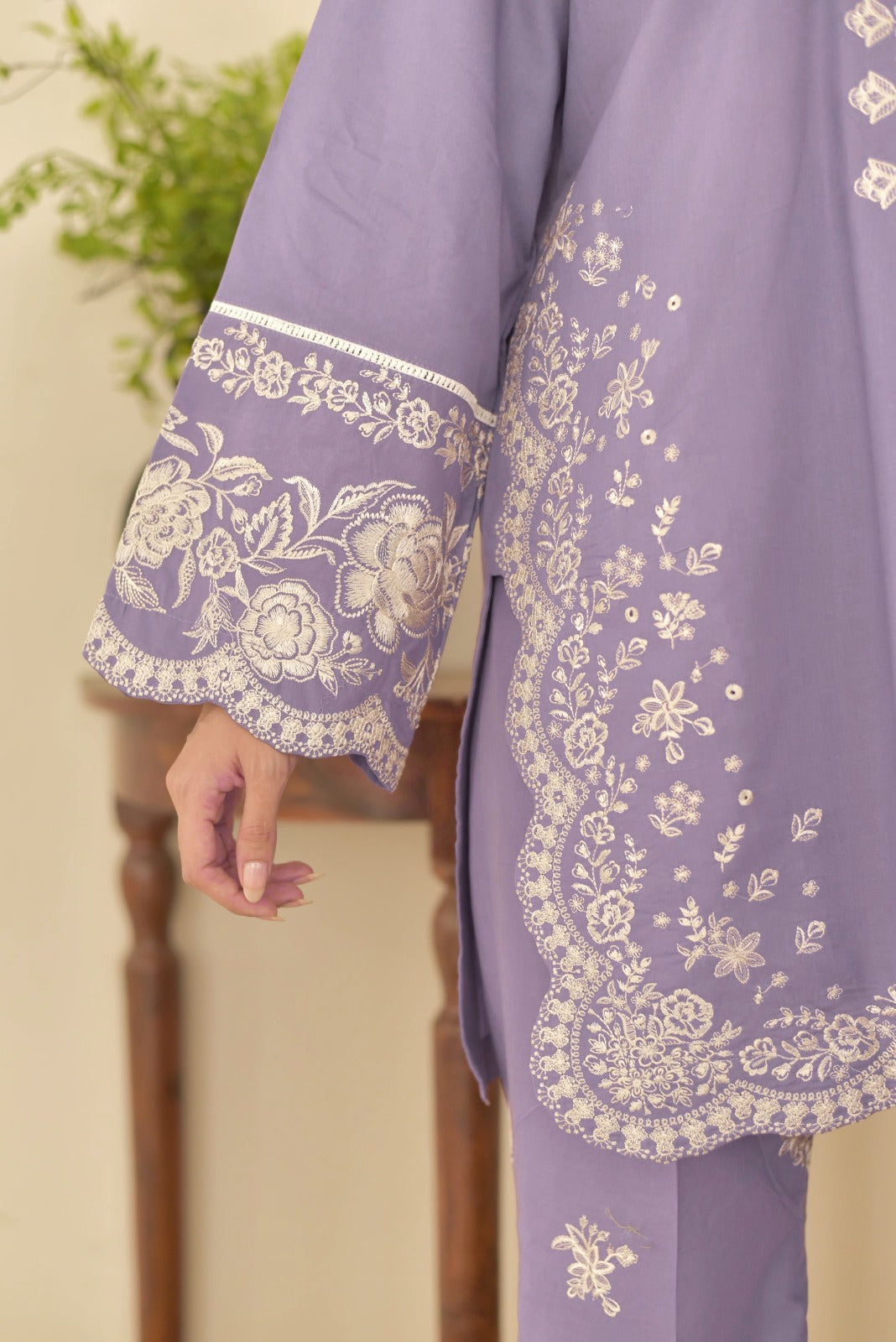 Grace S1370 - Embroidered 3pc Lawn Dress With Printed Chiffon Dupatta.