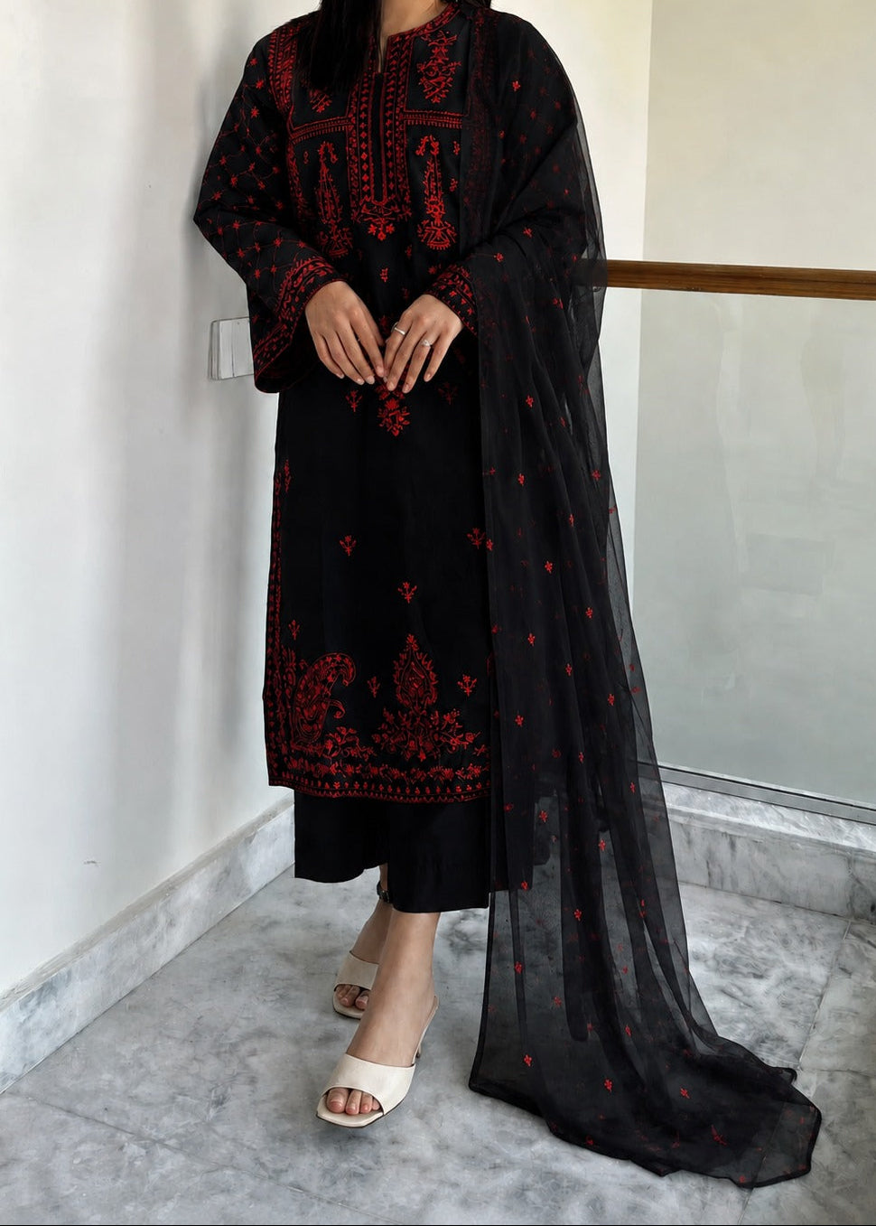 Grace S1578 - Embroidered 3pc Lawn Dress With Embroidered Chiffon Dupatta.