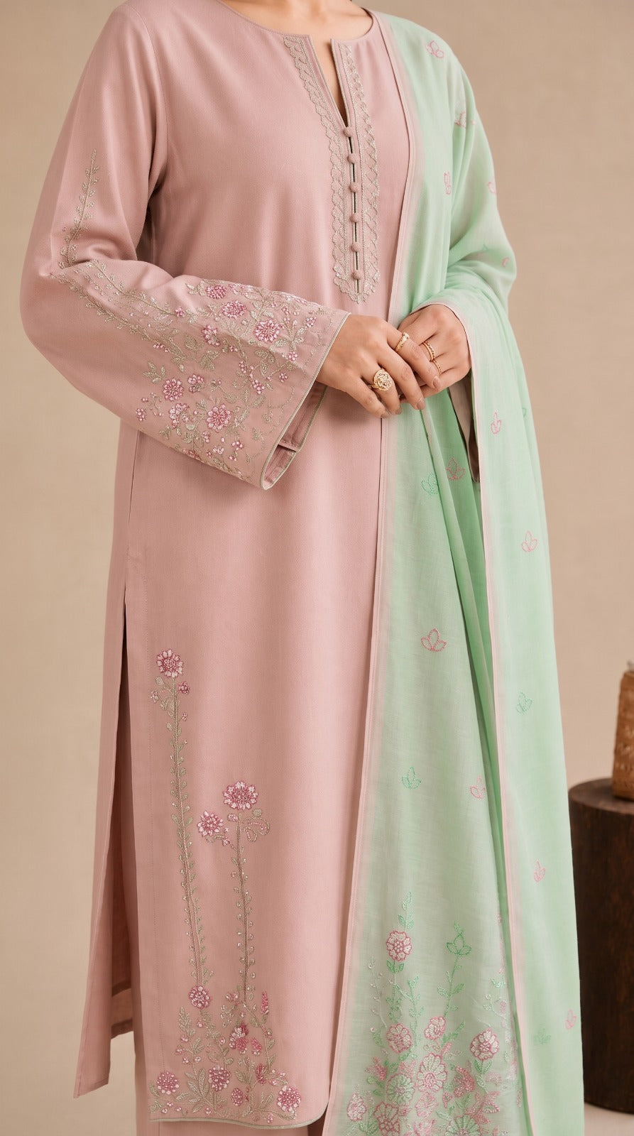 Grace S1589-Embroidered 3pc Lawn Dress With Printed voile Dupatta.