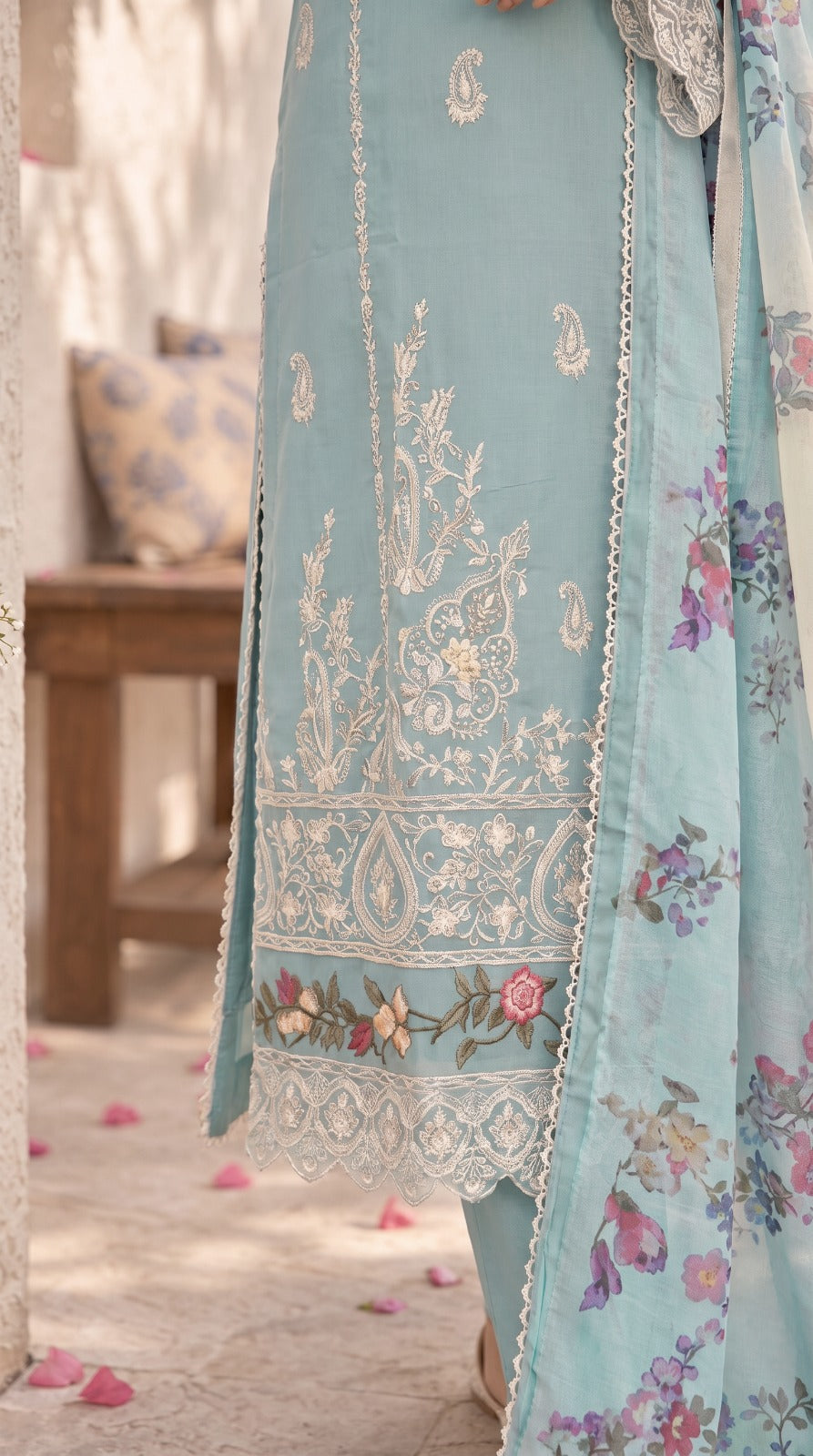 Grace S1628 - Embroidered 3pc Lawn Dress With Printed Polly Lawn Dupatta.