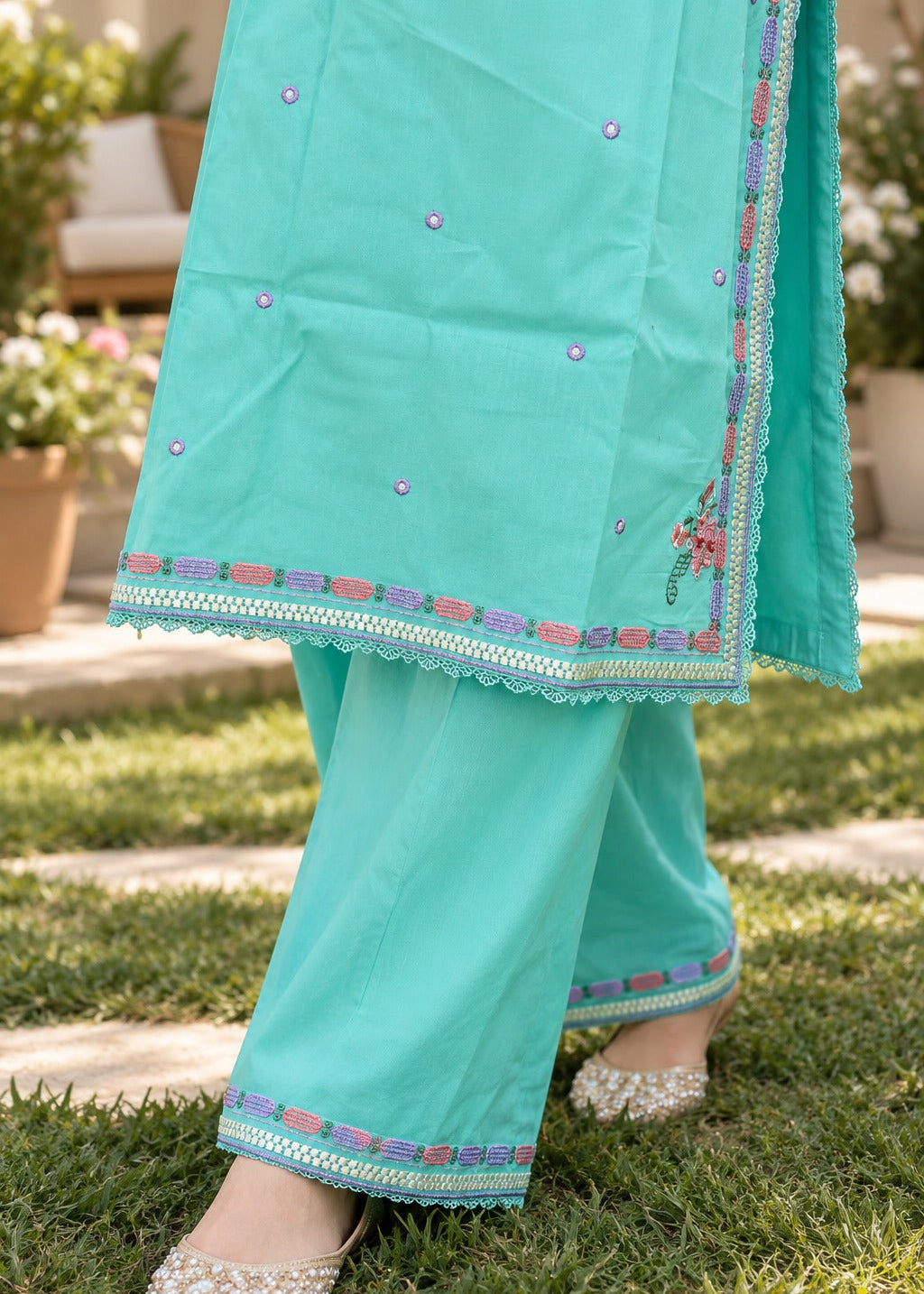 Grace S1631 - Embroidered 3pc Lawn Dress With Printed Polly Lawn Dupatta