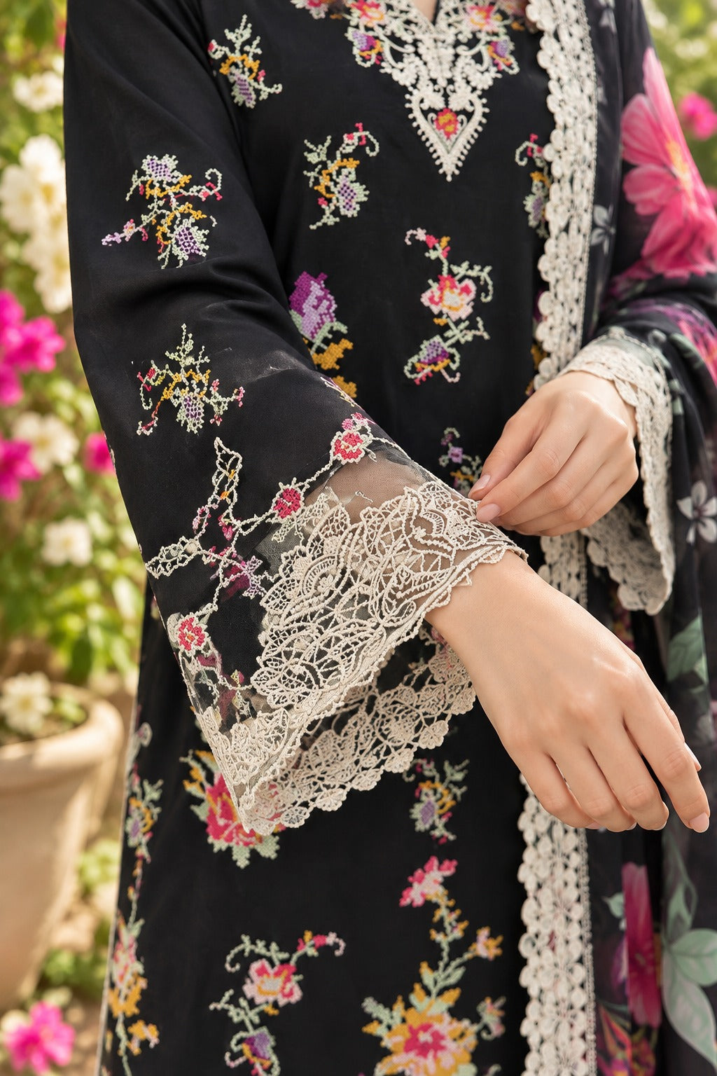 Grace S1632 - Embroidered 3pc Lawn Dress With Printed Chiffon Dupatta.
