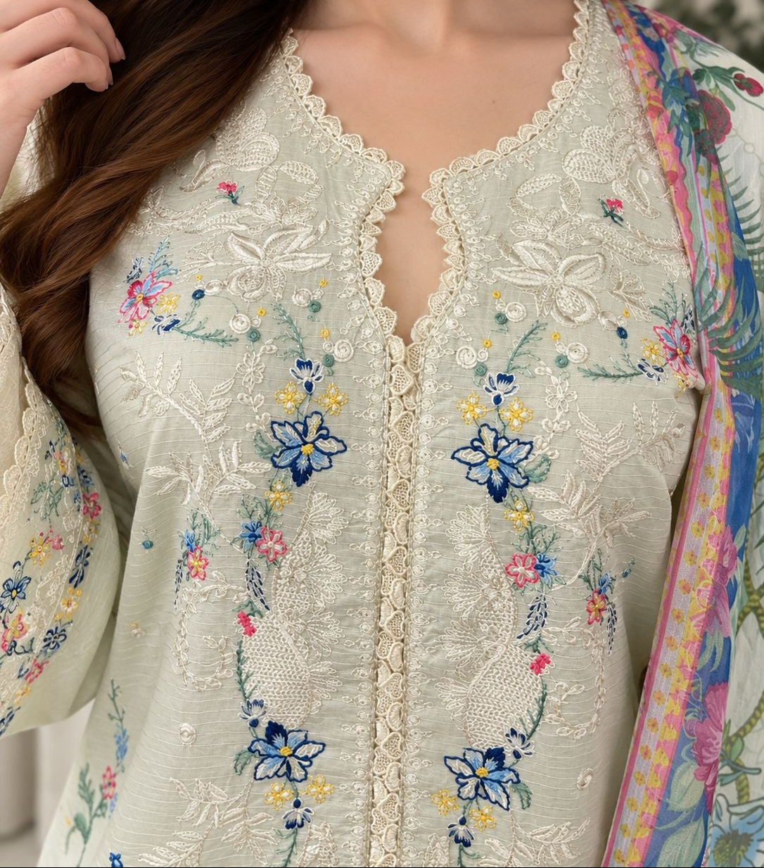 Grace S1635 - Embroidered 3pc Lawn Dress With Printed Chiffon Dupatta.