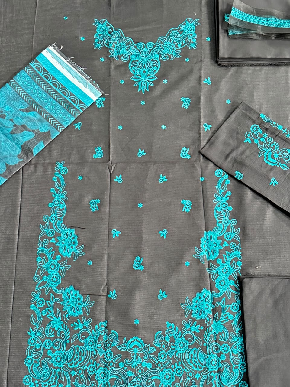 Grace S1296-Embroidered 3pc Lawn Dress With Printed Lawn Dupatta.