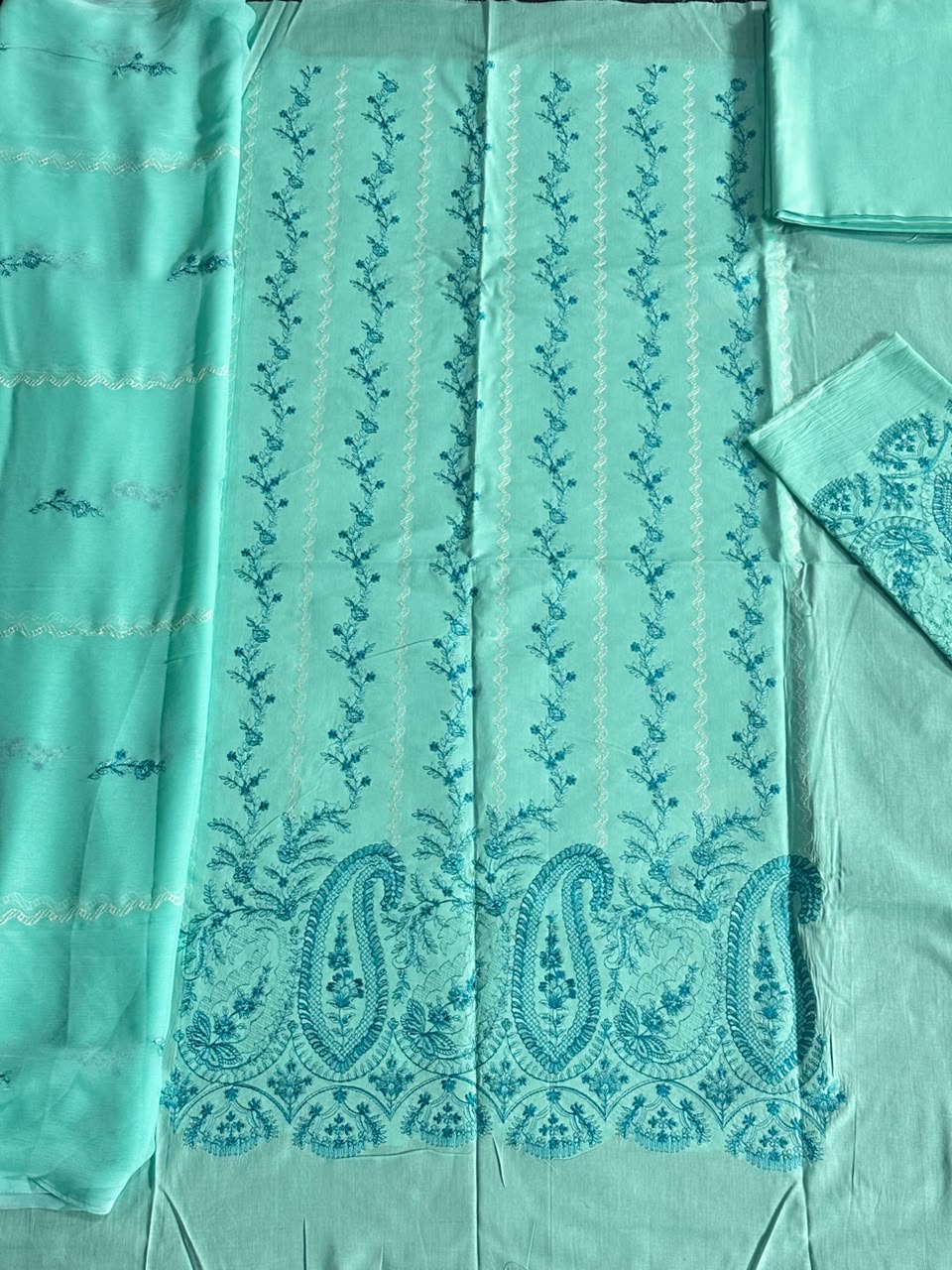 Grace S1517 - Embroidered 3pc Lawn Dress With Embroidered Chiffon Dupatta.
