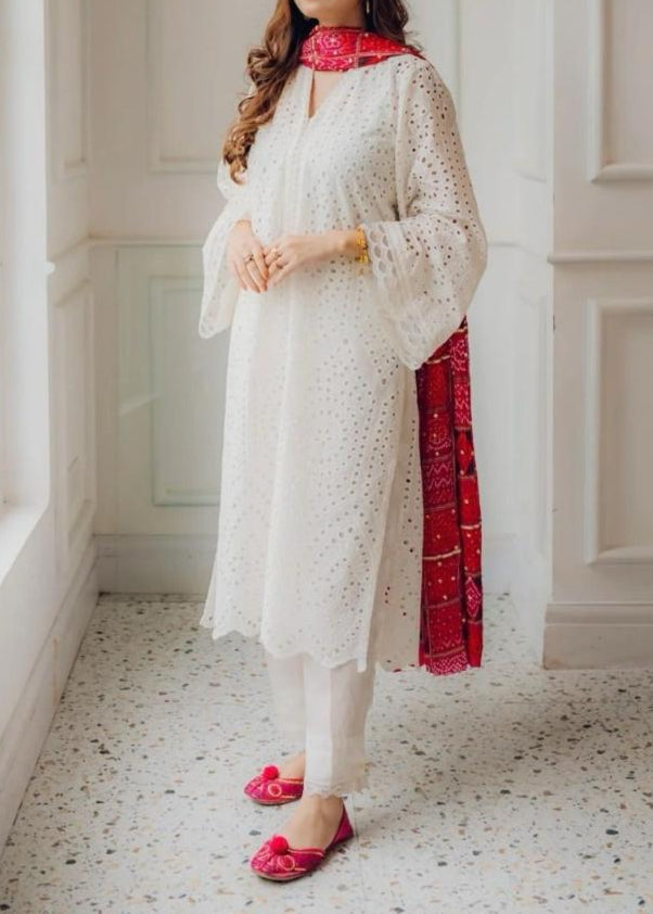 Grace S903-Embroidered 3PC CHIKANKARI Lawn Dress With Printed Munar Dupatta.