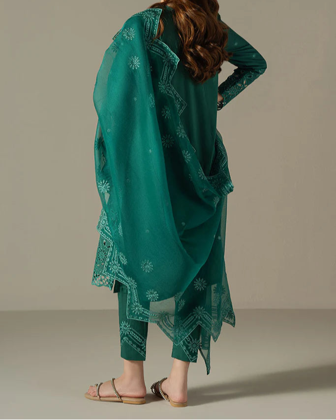 Grace S1236-Embroidered 3pc CHIKANKARI Lawn Dress With Embroidered CHIKANKARI Organza Dupatta.