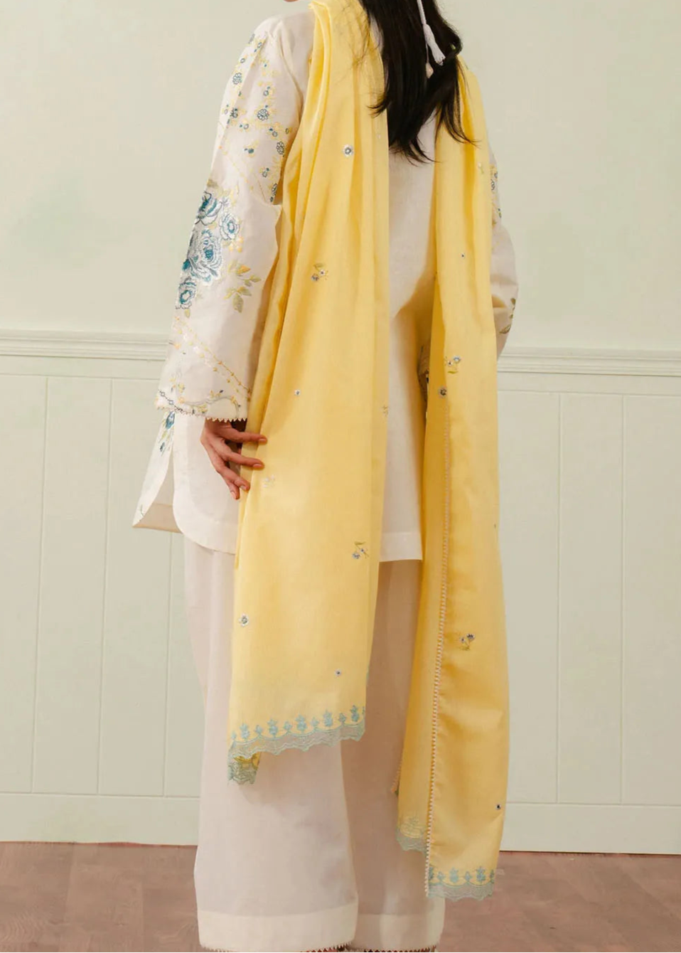 Grace S1284-Embroidered 3pc Lawn Dress With Printed Munar Dupatta.