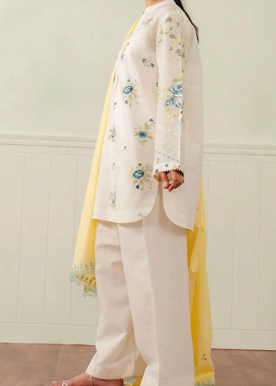 Grace S1284-Embroidered 3pc Lawn Dress With Printed Munar Dupatta.