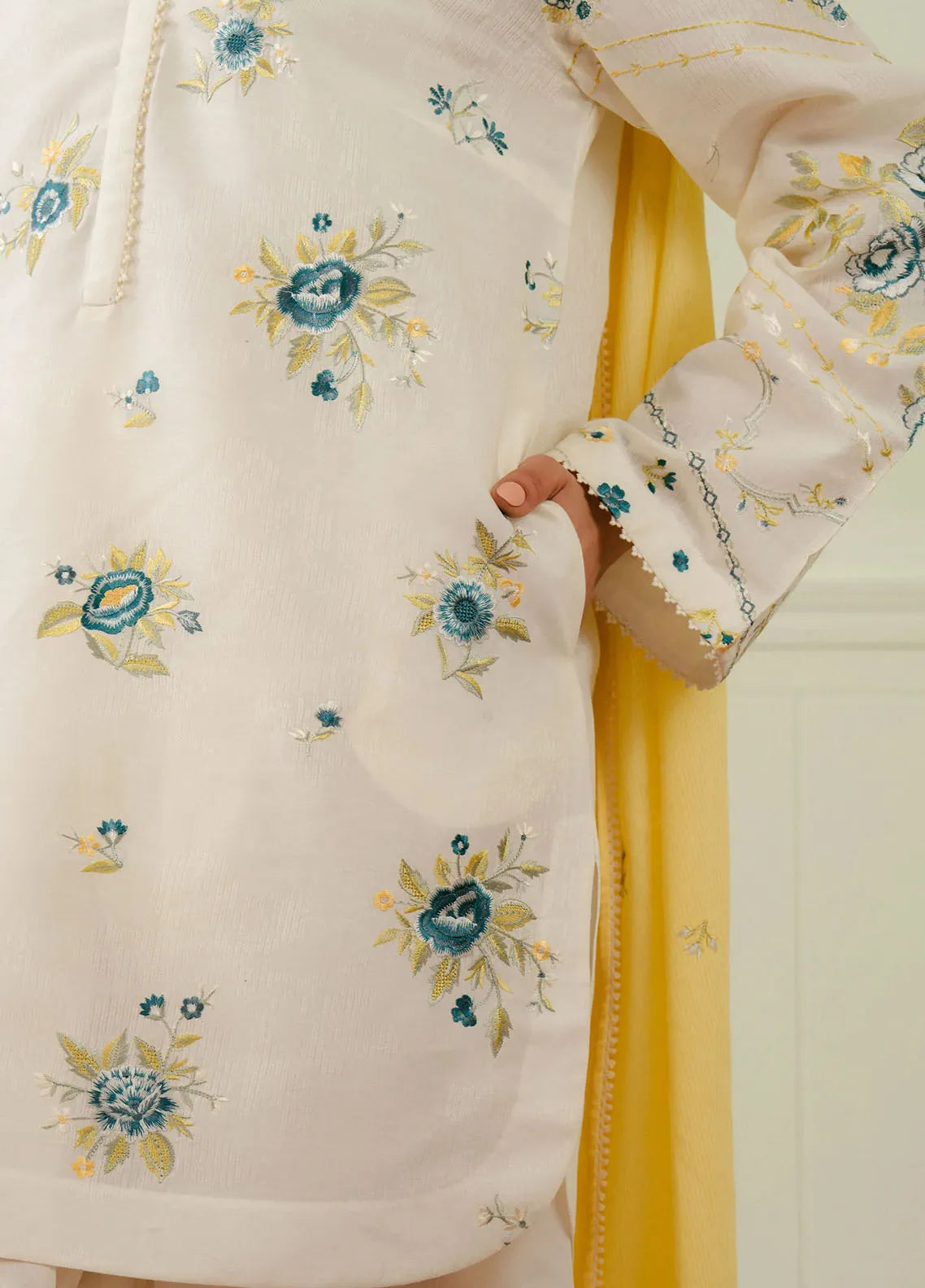 Grace S1284-Embroidered 3pc Lawn Dress With Printed Munar Dupatta.