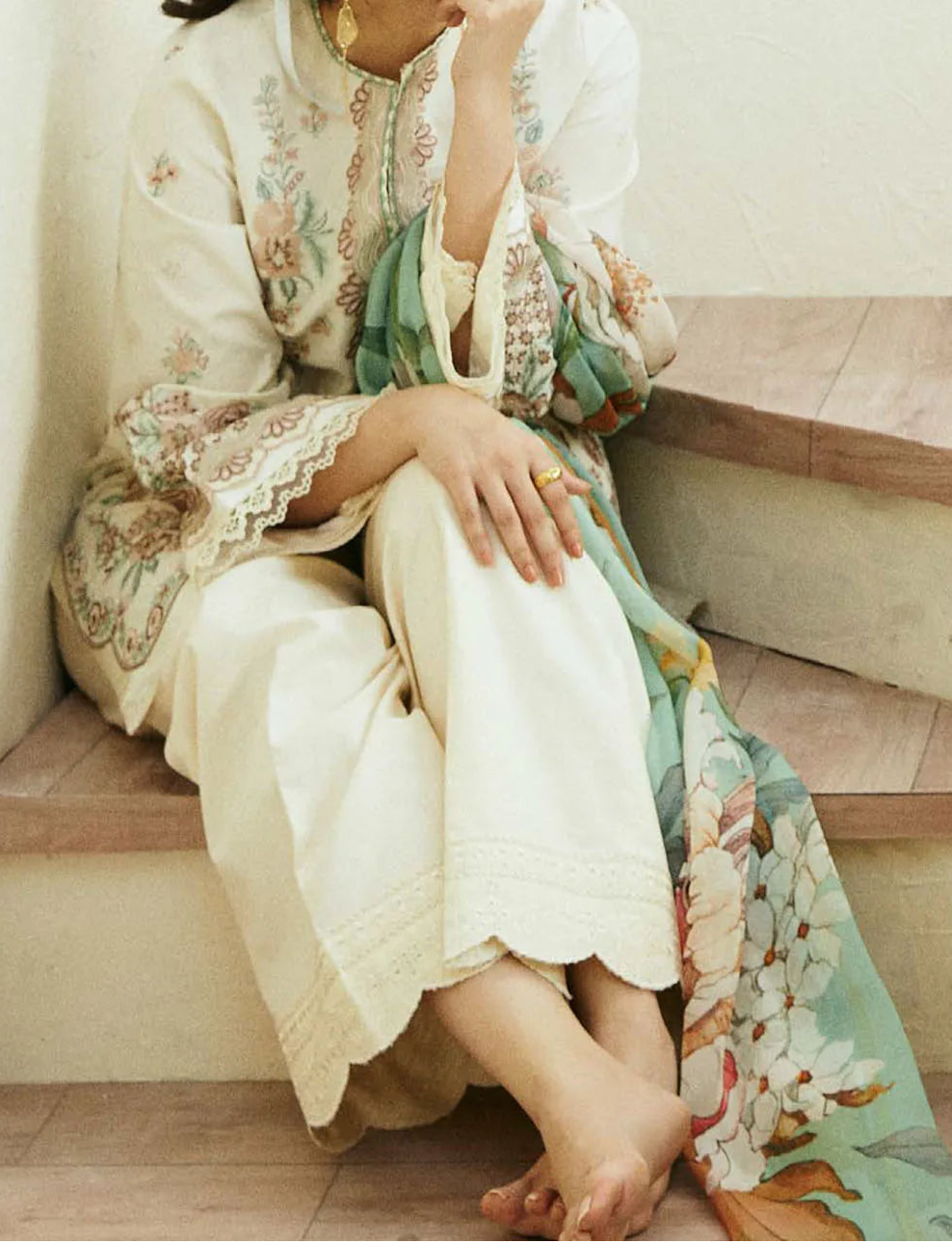 Grace S1275-Embroidered 3pc Lawn Dress With Printed Munar Dupatta.