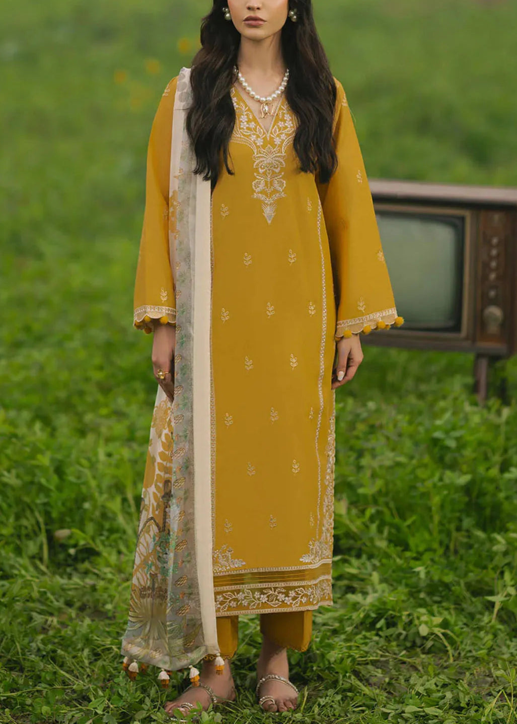 Grace S963-Embroidered 3PC Lawn Dress With Printed Munar Dupatta.