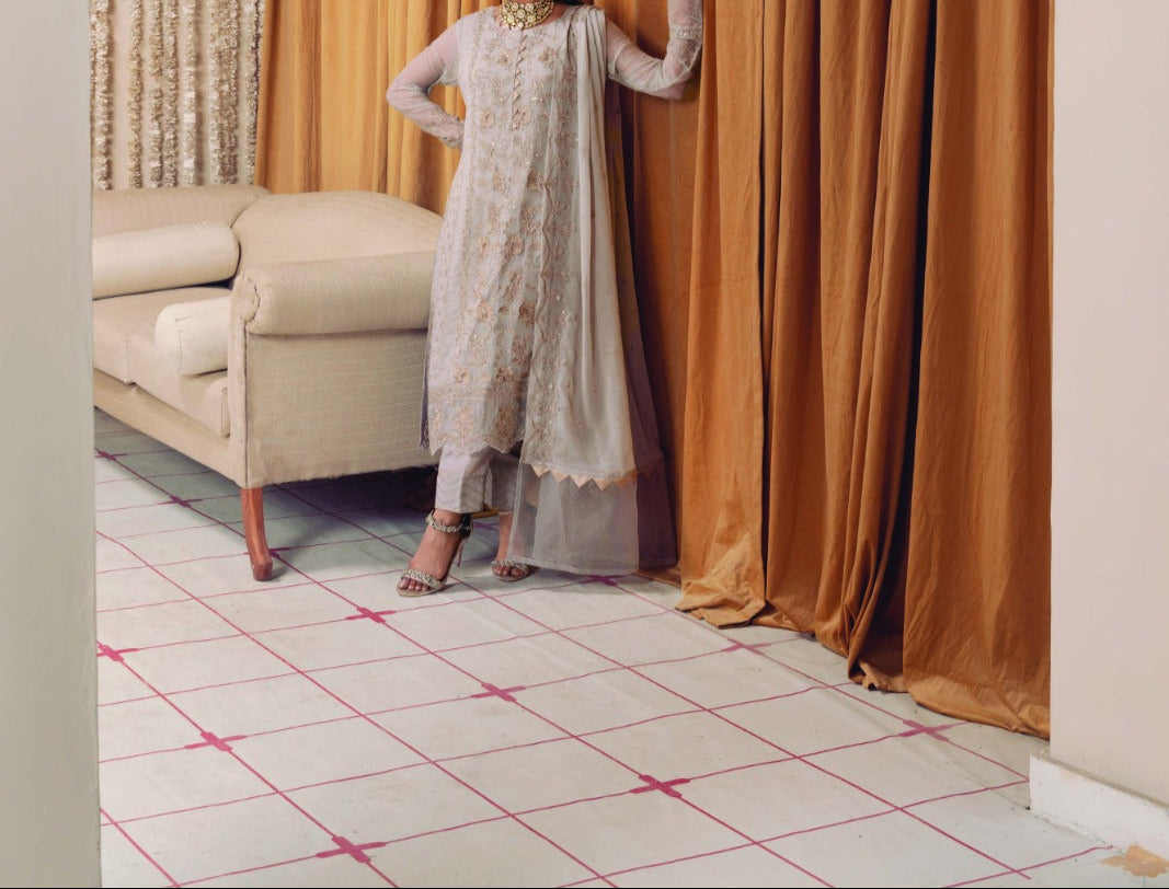 ICE GRAY– Embroidered Chiffon Unstitched 3Pc Suit.