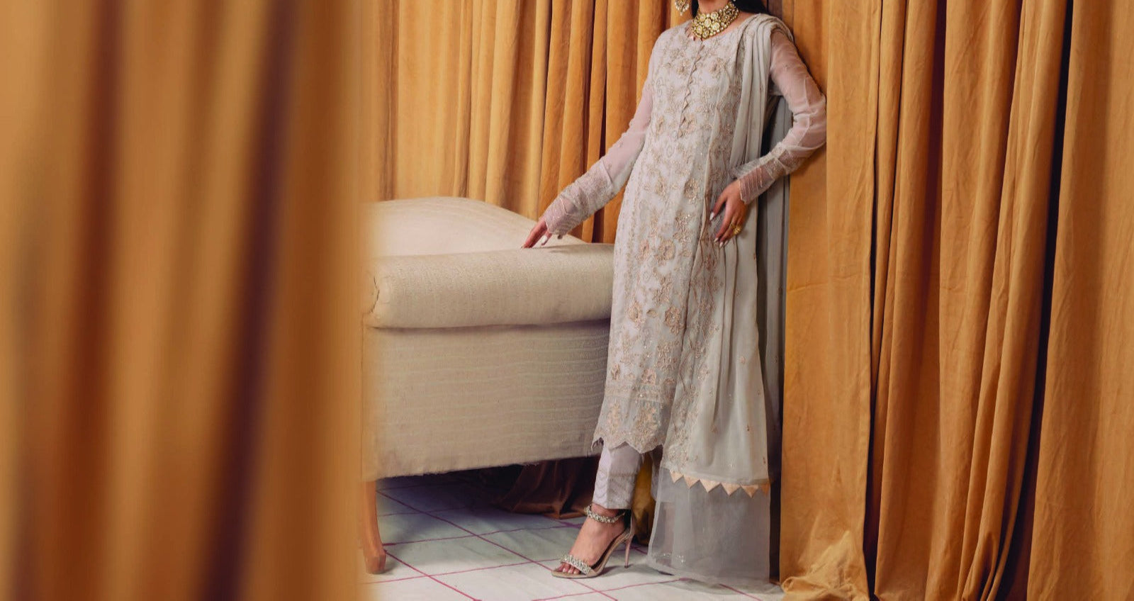 ICE GRAY– Embroidered Chiffon Unstitched 3Pc Suit.