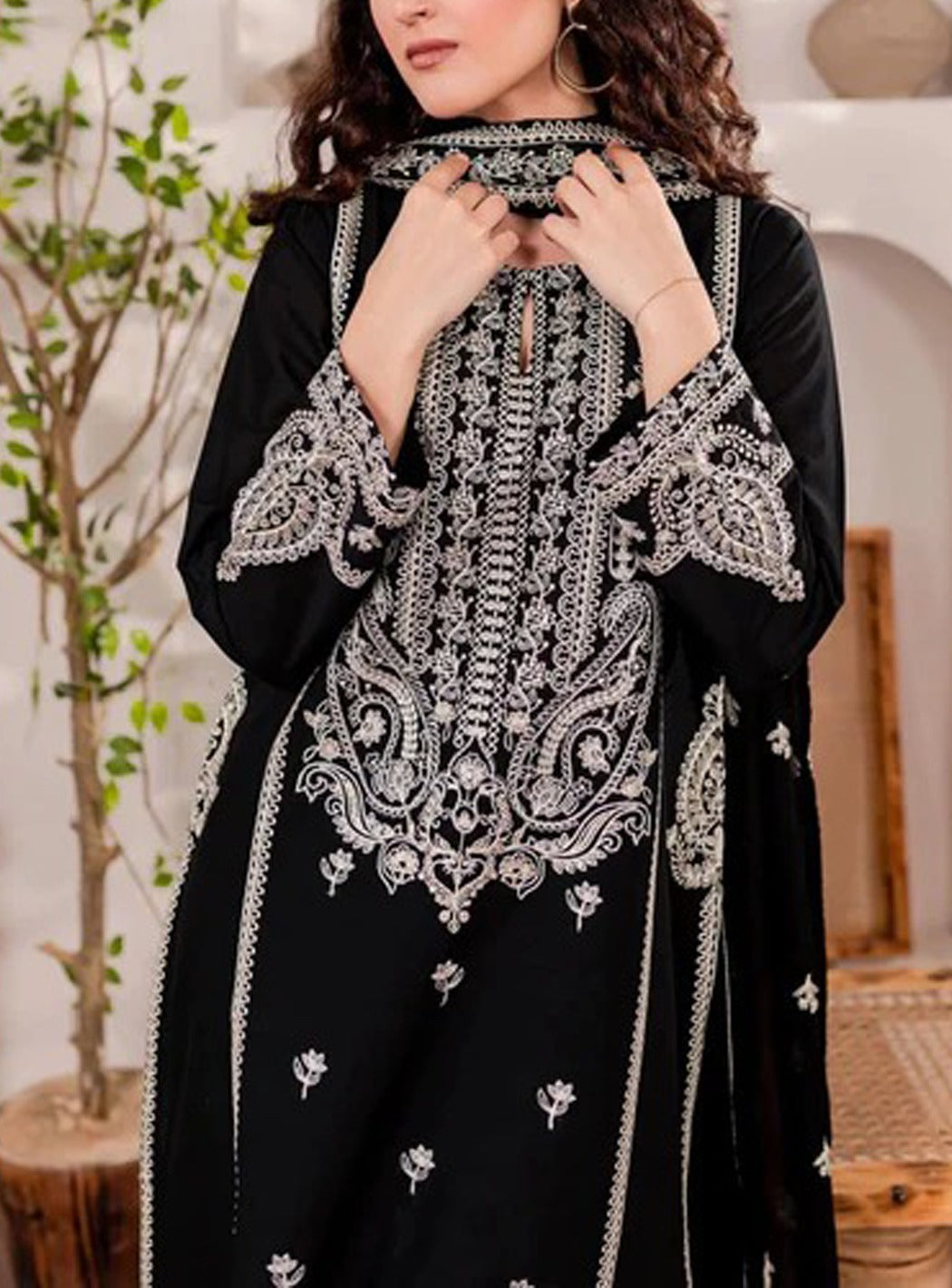 Grace S518-Embroidered 3pc lawn dress with embroidered chiffon dupatta.