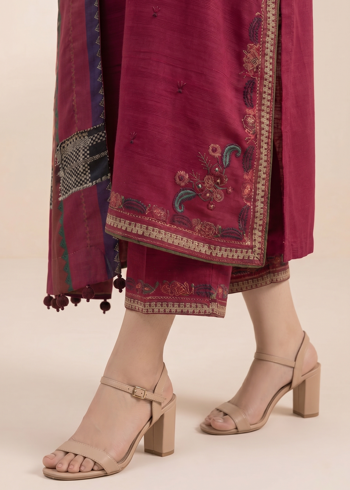 Grace S1380 - Embroidered 3pc Lawn Dress With Printed Lawn Dupatta.