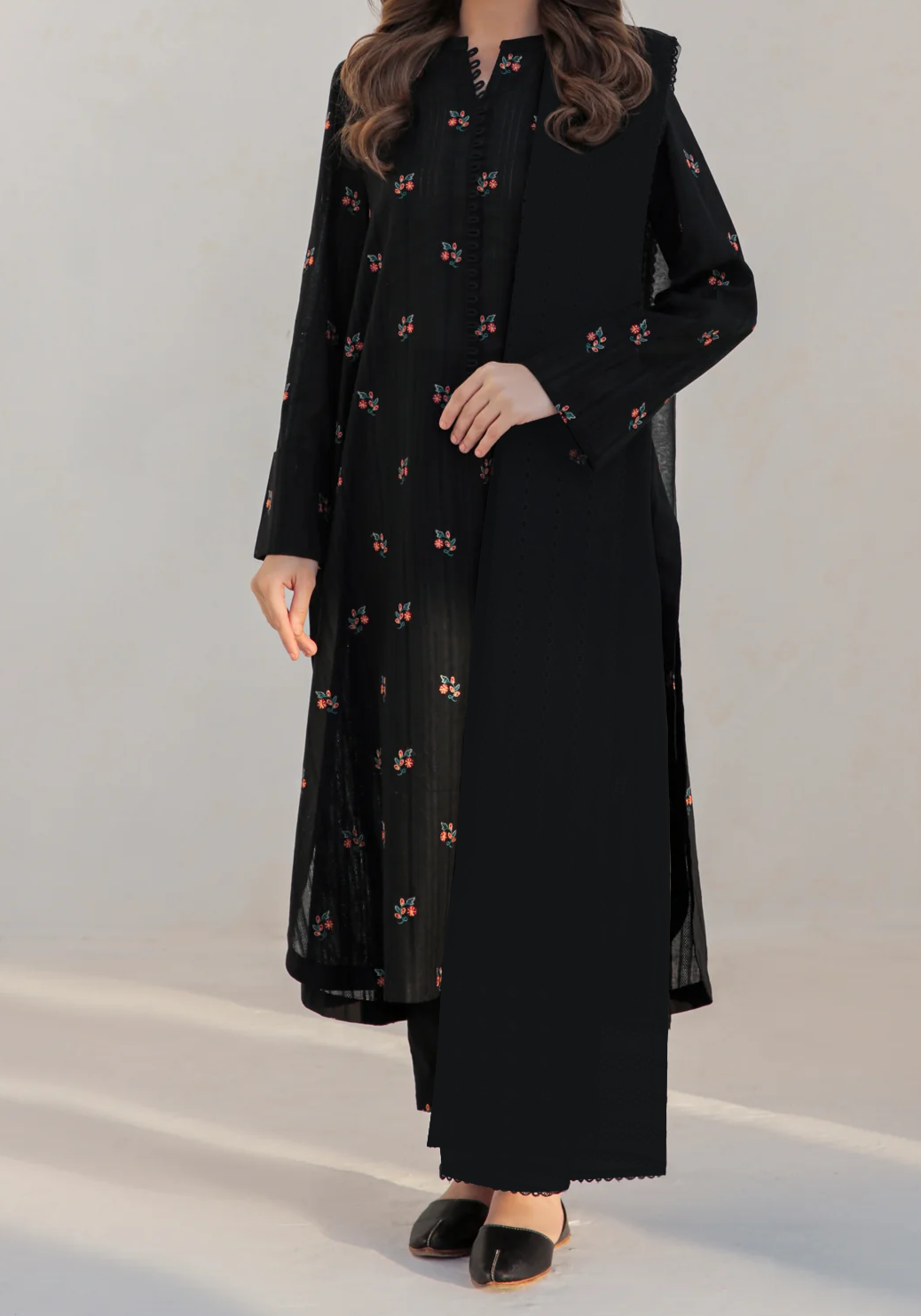 Grace Z54- Stitched Embroidered 3PC Lawn Dress With Embroidered Organza Dupatta.