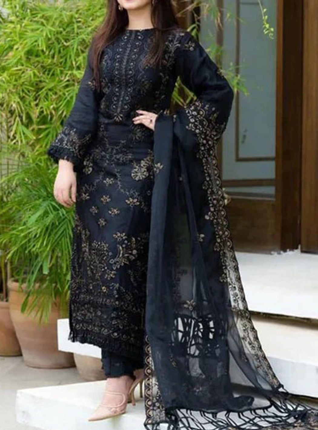 Grace S625-Embroidered 3pc lawn dress with Embroidered organza dupatta.