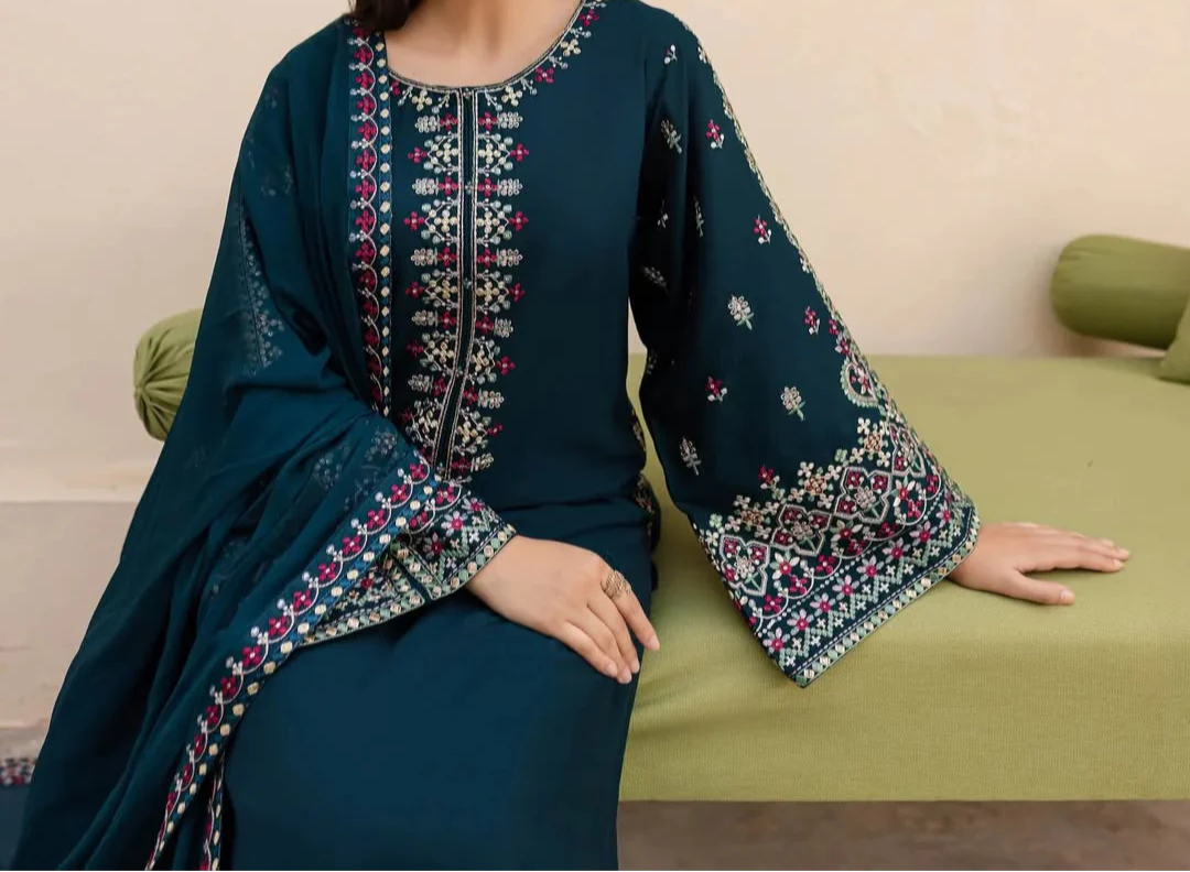 Grace Z(S1227)- Stitched Embroidered 3pc Lawn Dress With Embroidered Organza Dupatta.