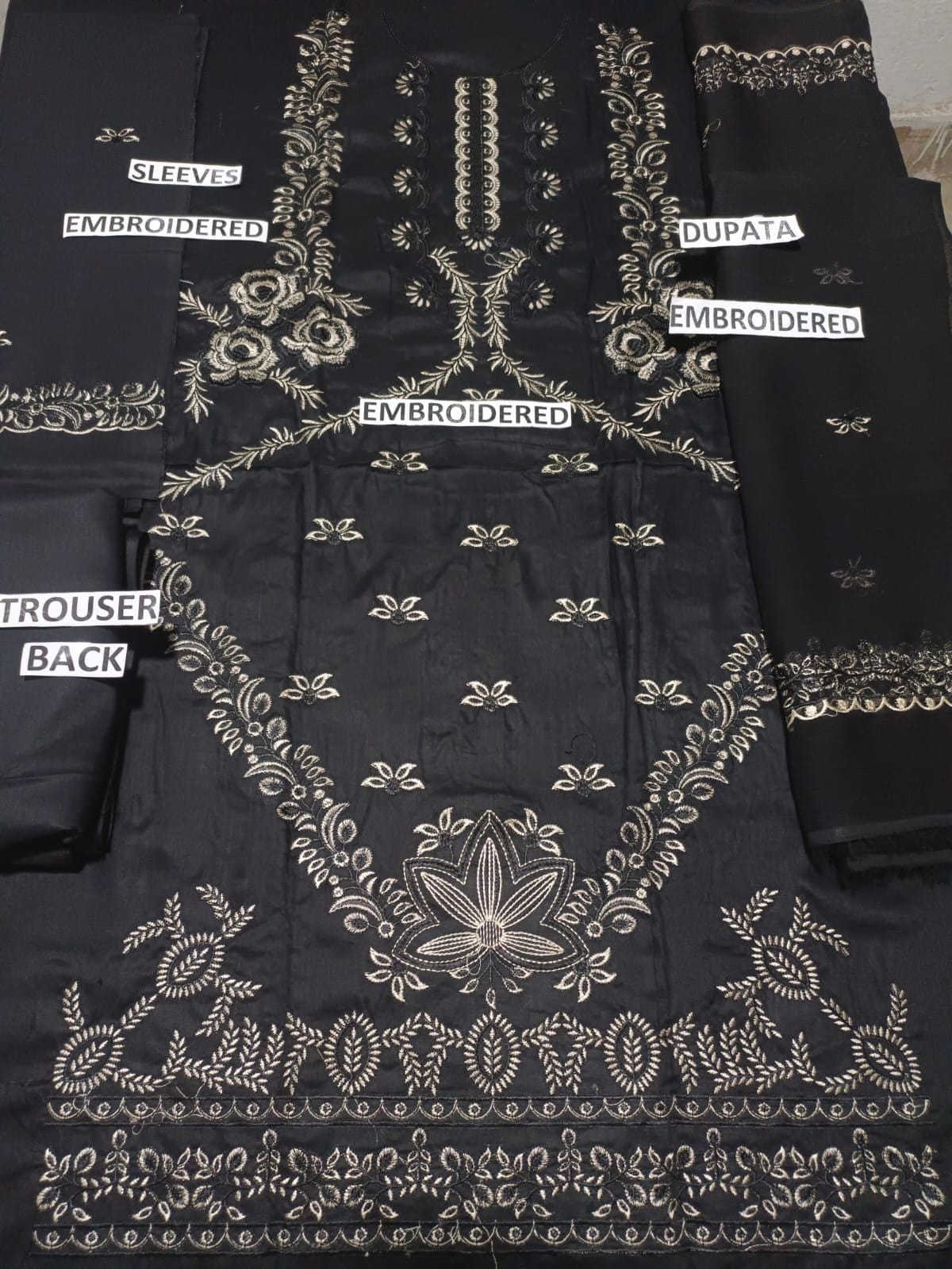 Grace S1256-Embroidered 3pc lawn dress with Embroidered Chiffon dupatta.