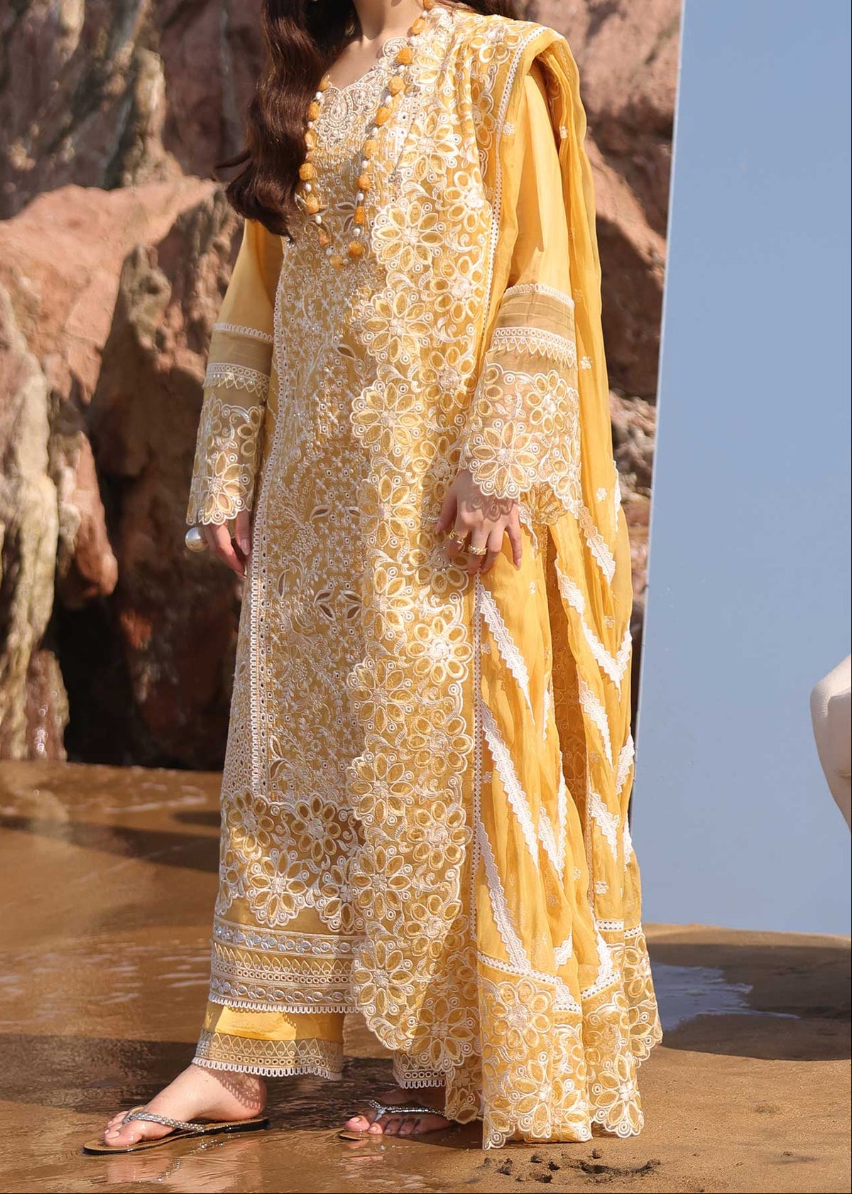 Grace S1344 - Embroidered 3pc Lawn Dress With Embroidered Chiffon Dupatta.