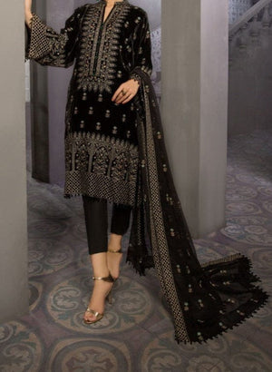 Grace W89 - Embroidered 2pc Velvet Shirt with embroidered chiffon dupatta