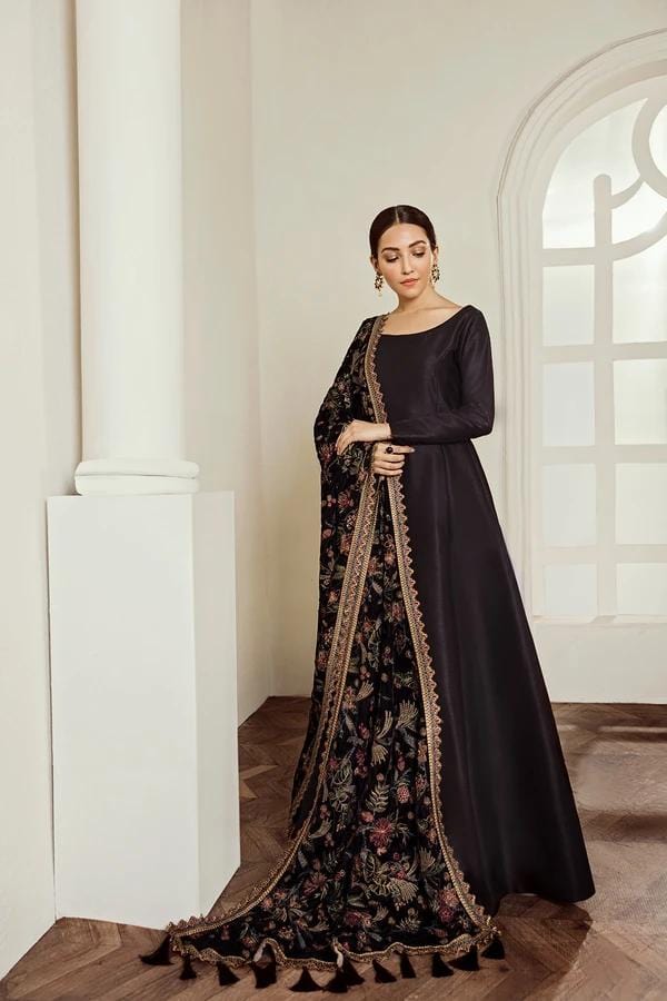 Sarinnah Premium 07-Embroided Fine quality Velvet shawl.