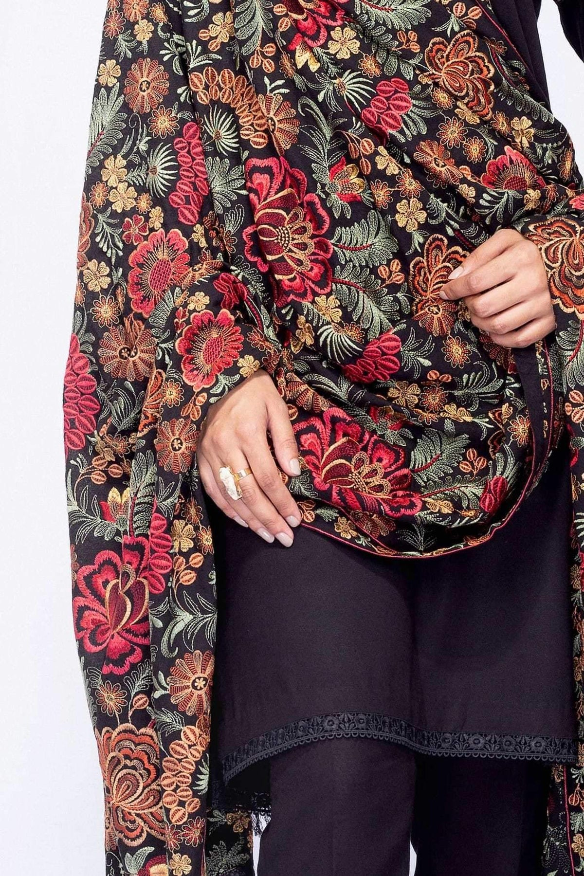 SARINNAH PREMIUM D71-FORMAL HEAVY EMBROIDED KARANDI LAWN SHAWL. - gracestore.pk